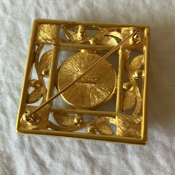 Monet: Vintage Art Deco 1.5" Faux Pearl/Black Cab Crystal Brooch - Picture 4 of 14